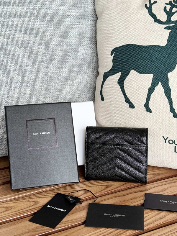 イヴサンローラン財布背面デザイン